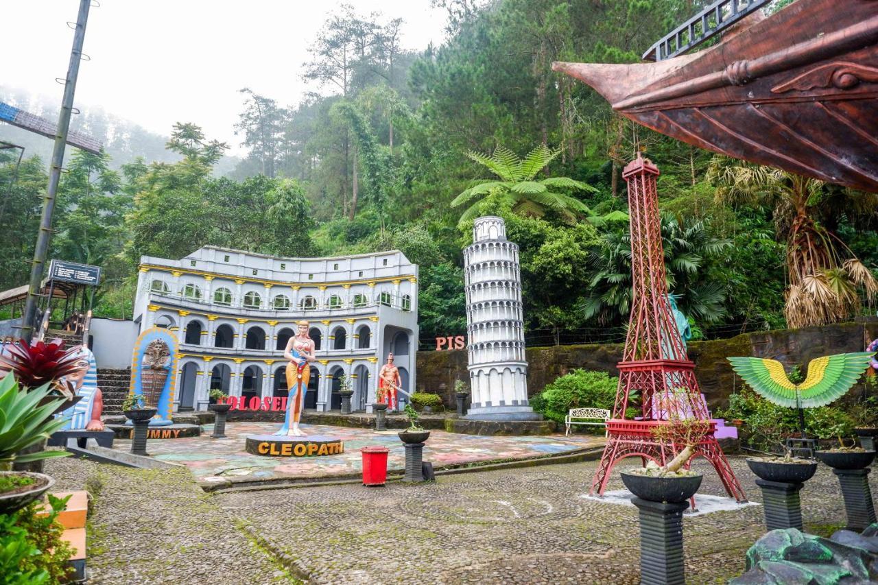Reddoorz Resort @ Tawangmangu Exterior photo